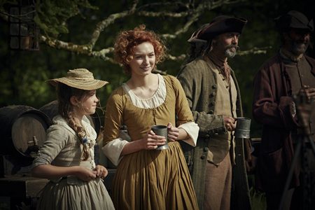 Eleanor Tomlinson as Demelza with laborers